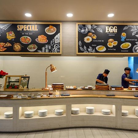 Seabed Grand Hotel Phuket - Sha Extra Plus Exterior photo A live kitchen at a hotel