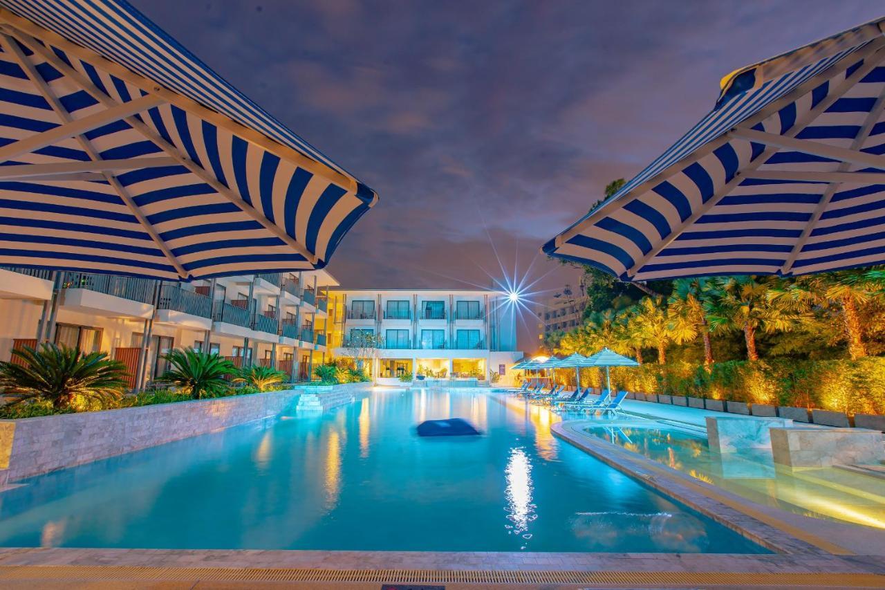 Seabed Grand Hotel Phuket - Sha Extra Plus Exterior photo The swimming pool at the hotel