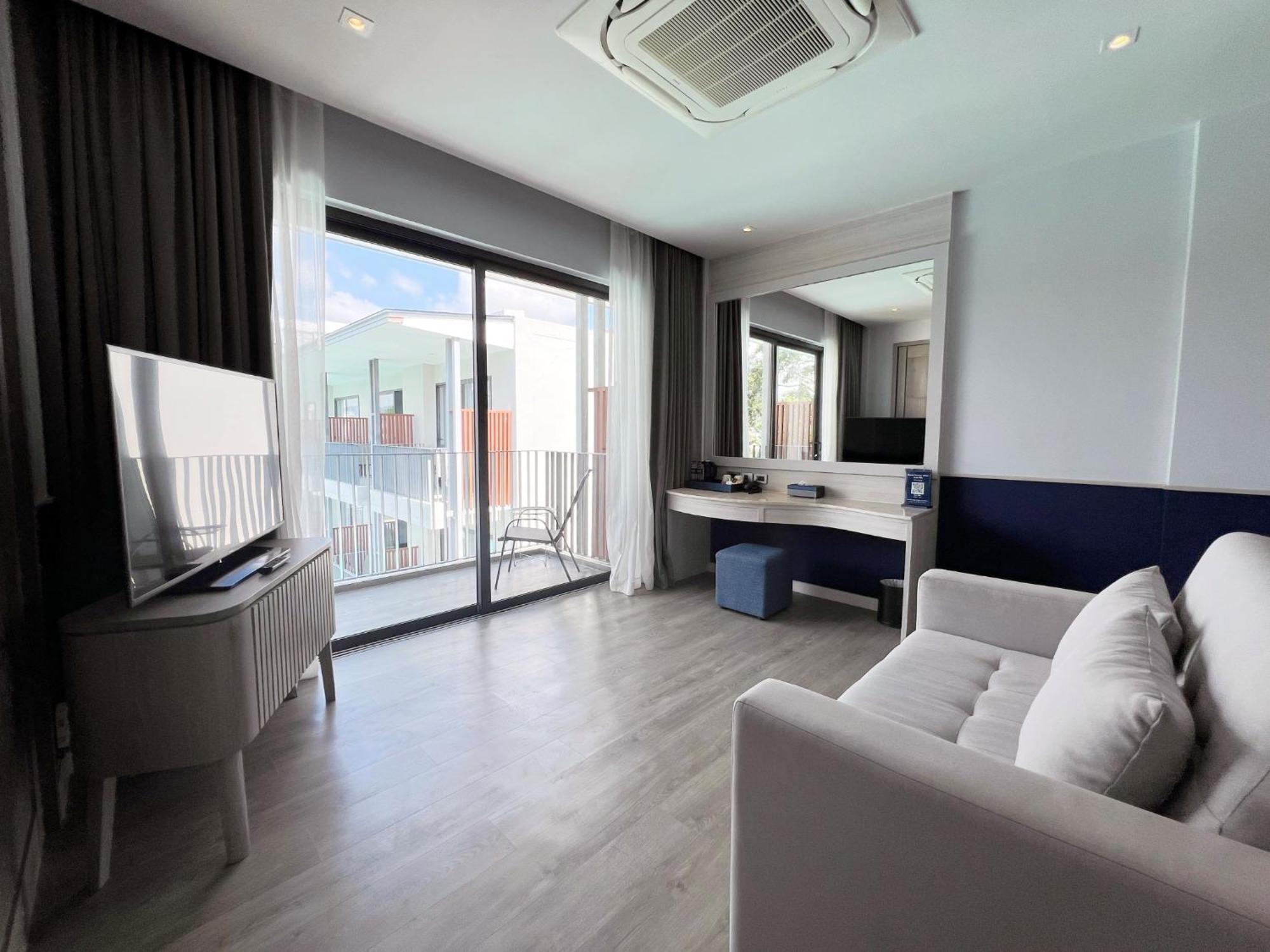 Seabed Grand Hotel Phuket - Sha Extra Plus Exterior photo A room at the hotel